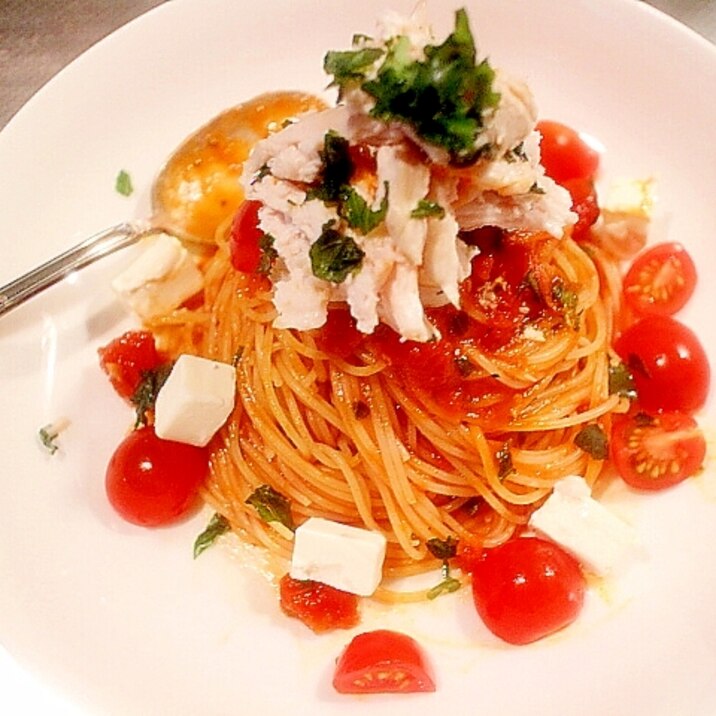 【5分で簡単】バジルチキンの冷製パスタ